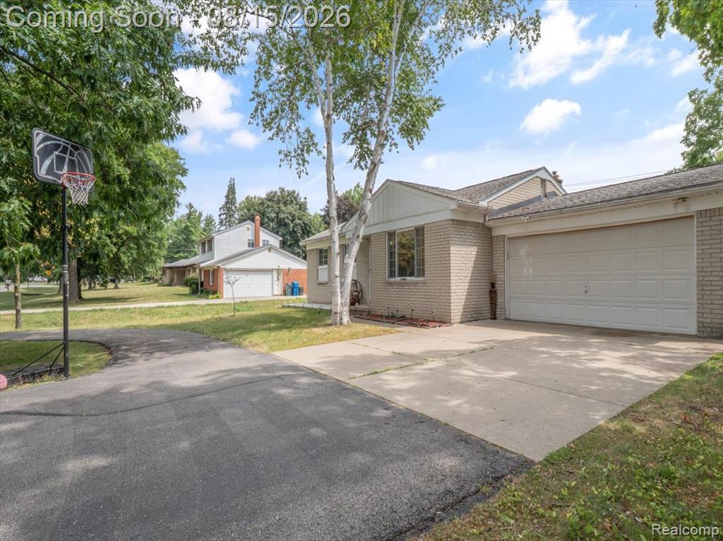 5660 Wright Drive Property Photo 3