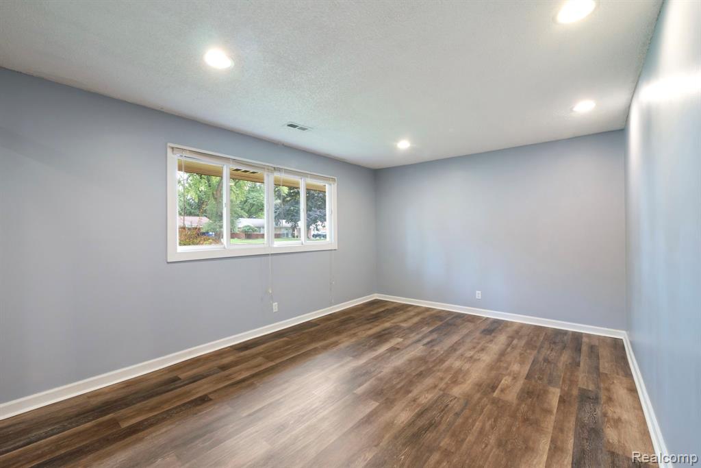2495 Walce Drive Property Photo 28