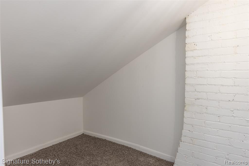 11104 Cloverlawn Street Property Photo 13