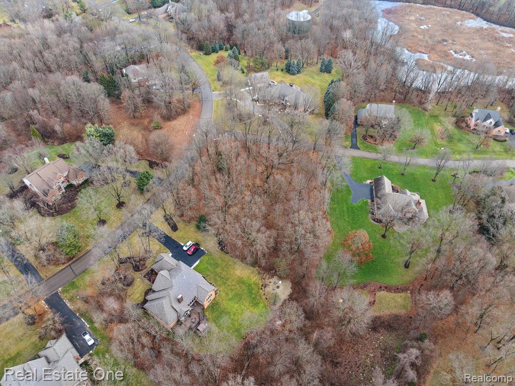 2423 Canterwood Property Photo 3
