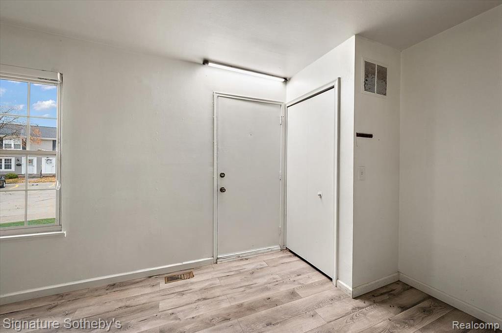 36702 Park Place Drive Property Photo 15