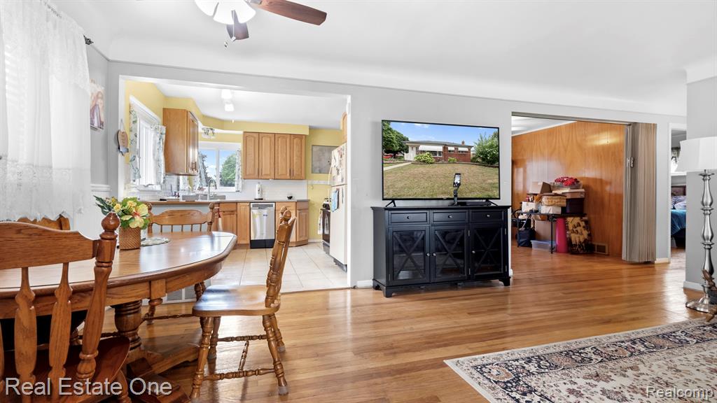 24748 Munson Street Property Photo 7
