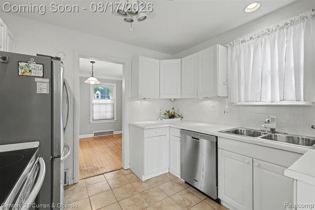 23010 Murray Street Property Photo 12