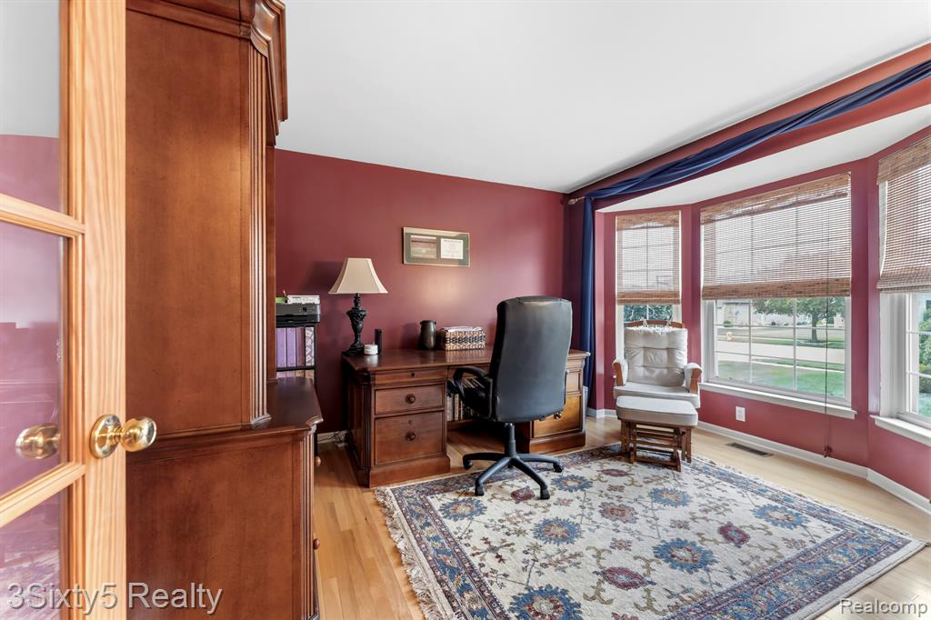 23157 Wagonwheel Drive Property Photo 12