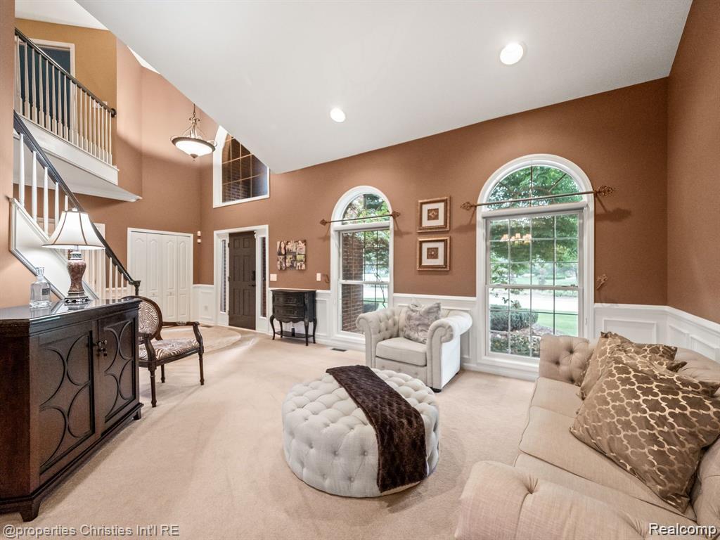 6304 Pennington Drive Property Photo 4