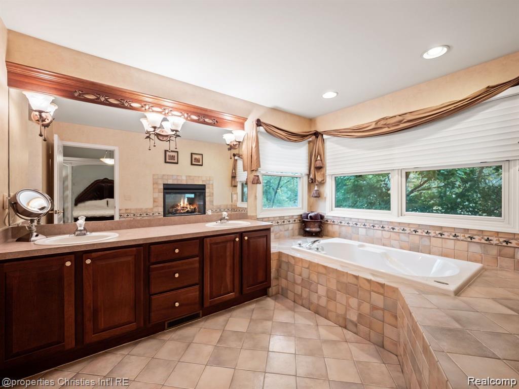 6304 Pennington Drive Property Photo 10