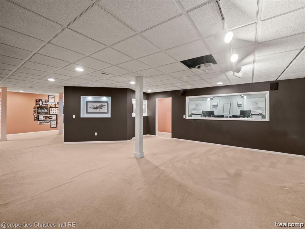 6304 Pennington Drive Property Photo 16