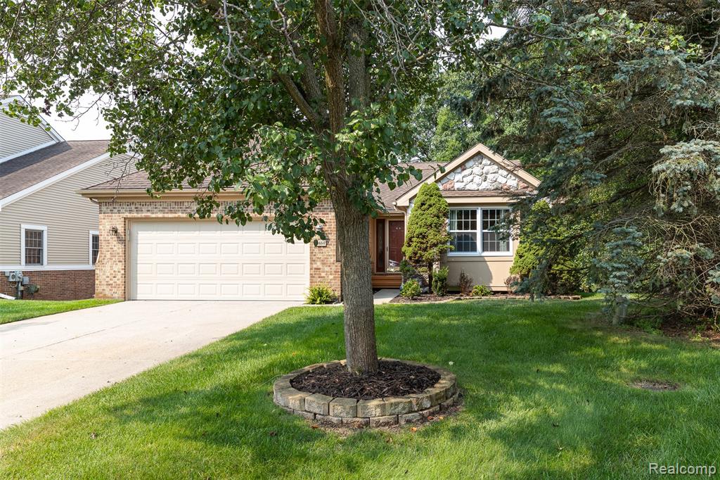 41654 Kenilworth Lane Property Photo 1