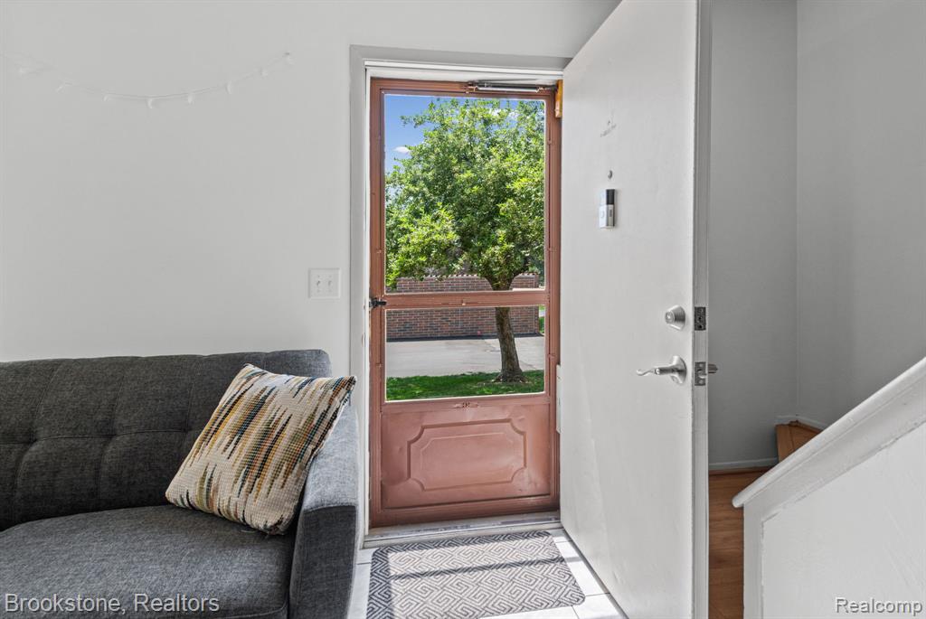 1925 Nicholas Court Property Photo 5
