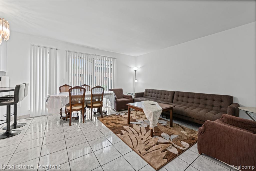 1925 Nicholas Court Property Photo 9