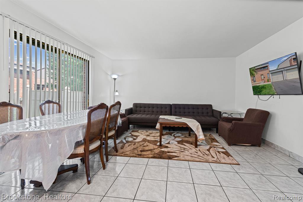 1925 Nicholas Court Property Photo 12