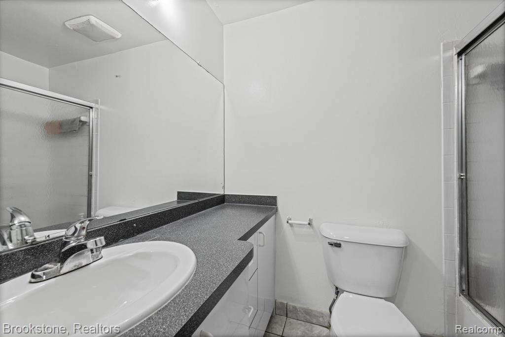 1925 Nicholas Court Property Photo 17
