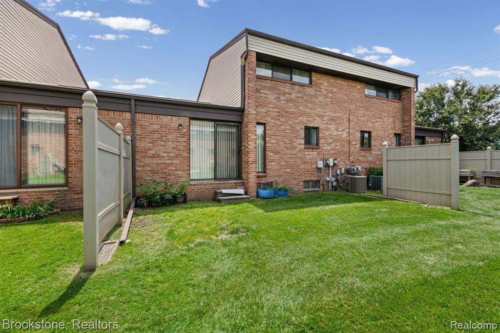 1925 Nicholas Court Property Photo 24