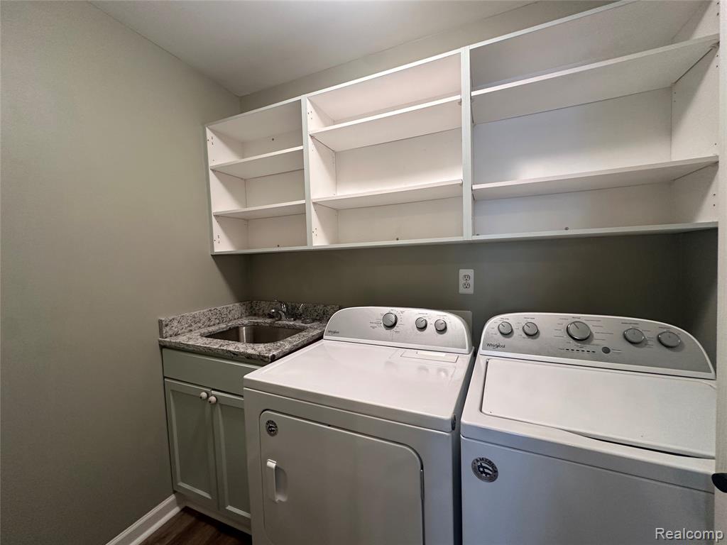 4033 Berkshire Drive Property Photo 6