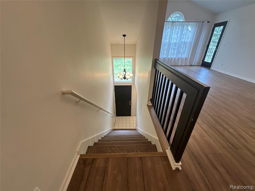 4033 Berkshire Drive Property Photo 13