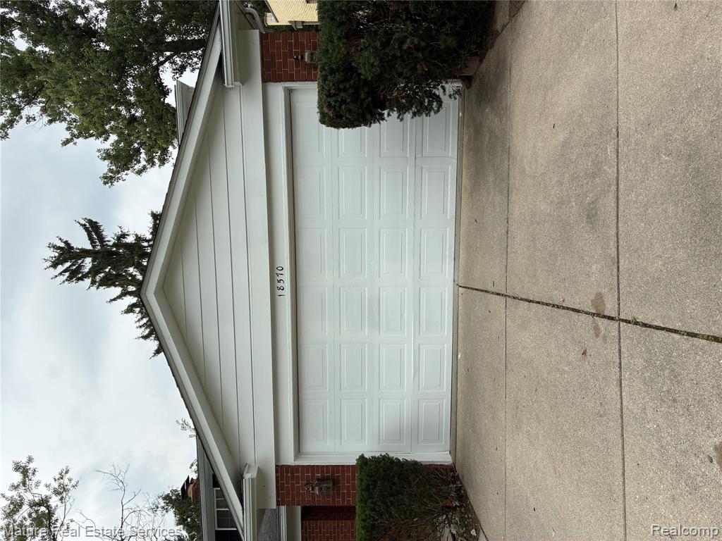 18570 Bungalow Drive Property Photo 3