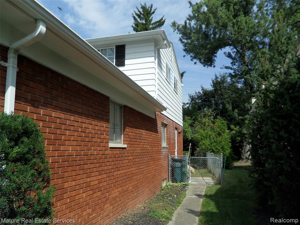18570 Bungalow Drive Property Photo 5