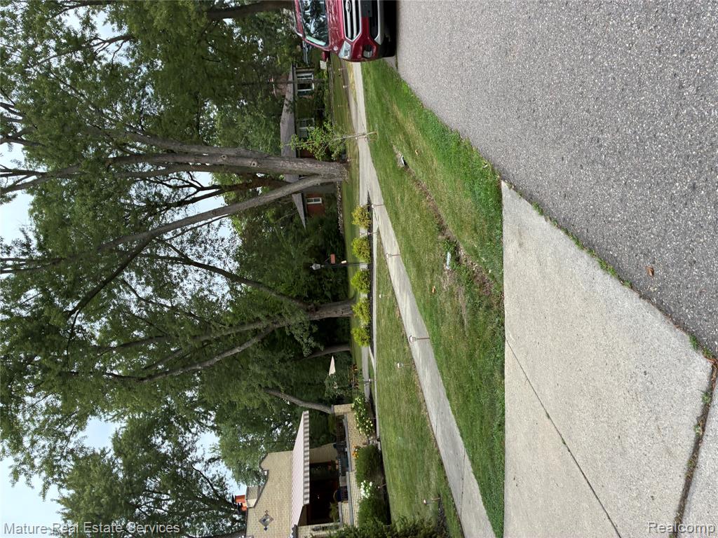 18570 Bungalow Drive Property Photo 8