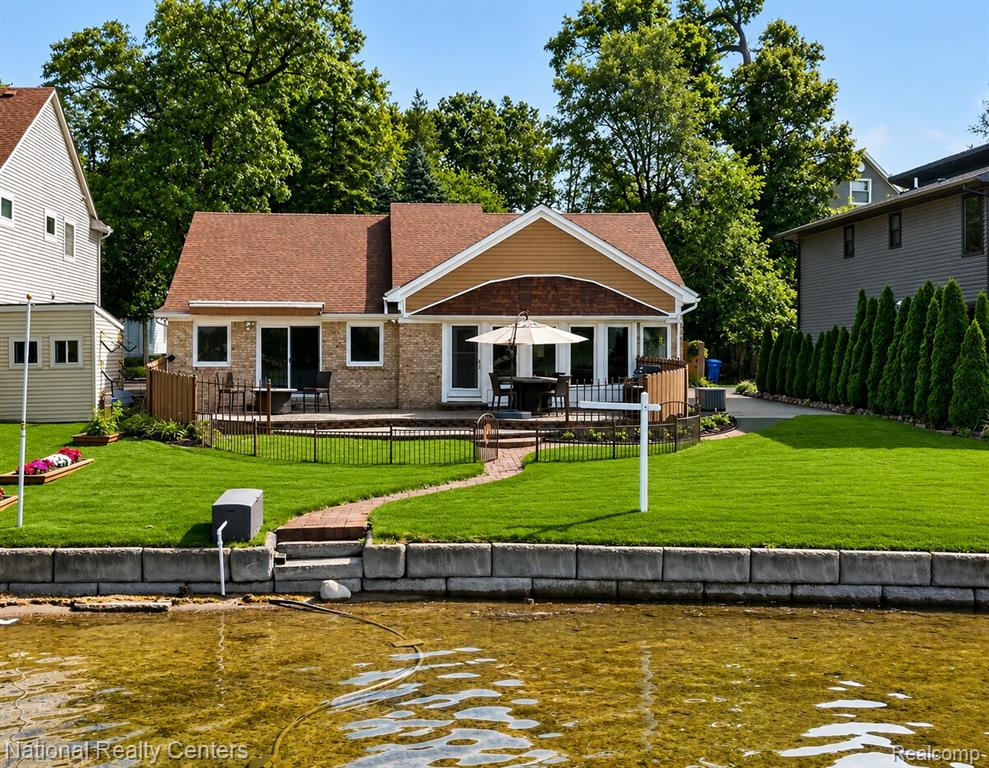 560 Black Oaks Trail Property Photo 1