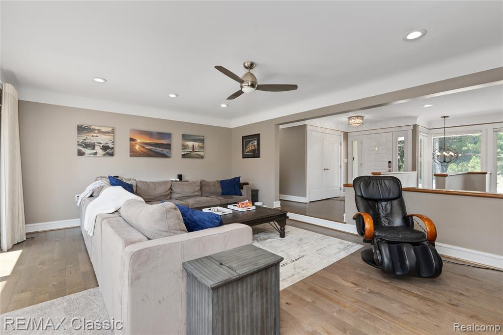 6600 Valley Spring Road Property Photo 8