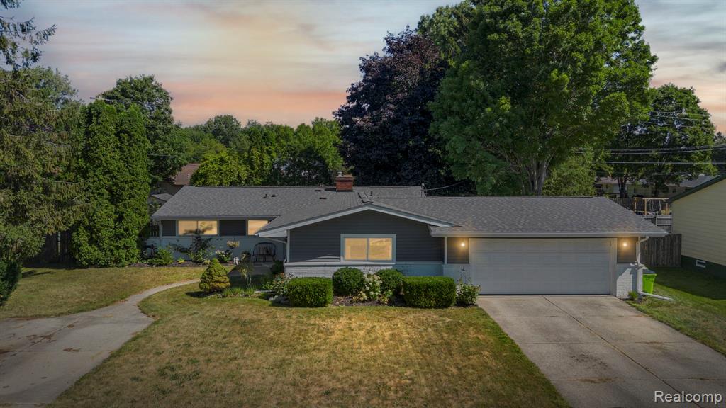 9194 Oakview Drive
