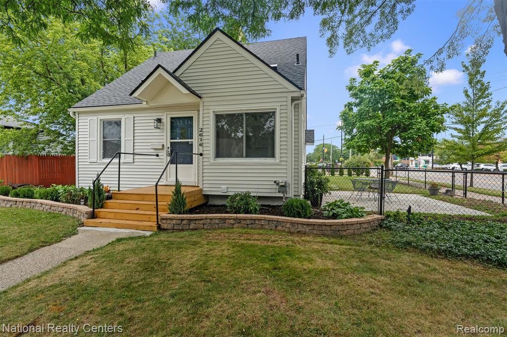 2616 Kenmore Road Property Photo 1