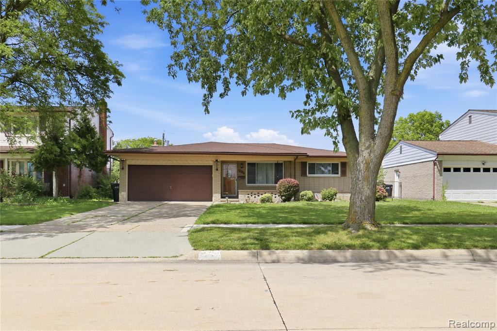 3125 Hedge Drive Property Photo 2
