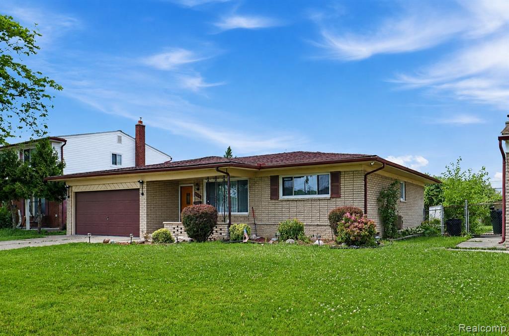 3125 Hedge Drive Property Photo 4