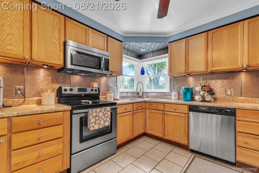 14845 Merriman Road Property Photo 4
