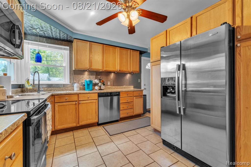 14845 Merriman Road Property Photo 5
