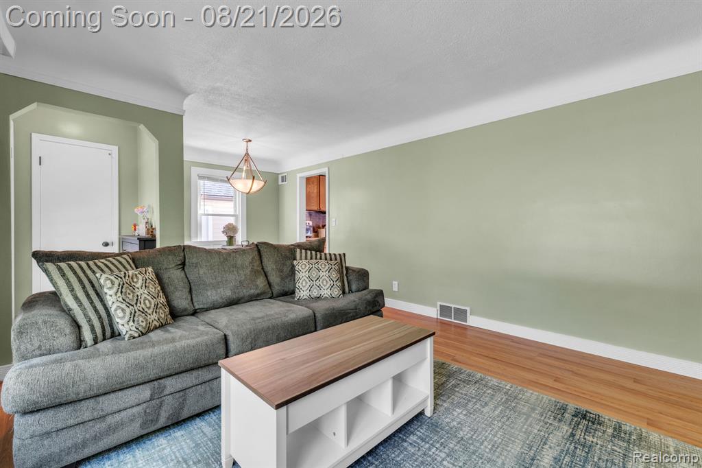 14845 Merriman Road Property Photo 11