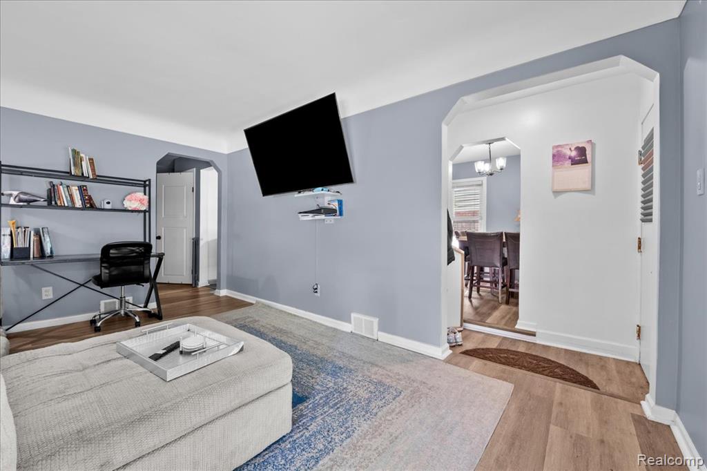 21365 Newcastle Road Property Photo 5