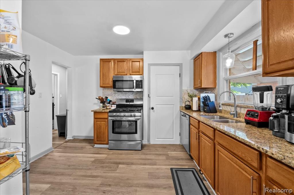21365 Newcastle Road Property Photo 10