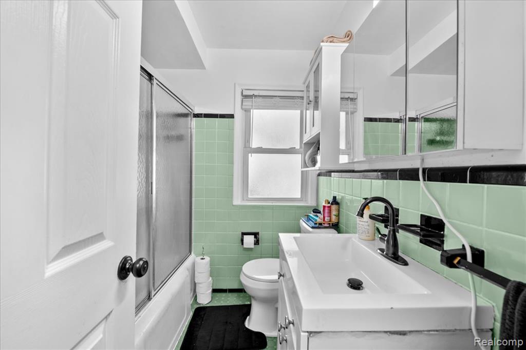 21365 Newcastle Road Property Photo 17