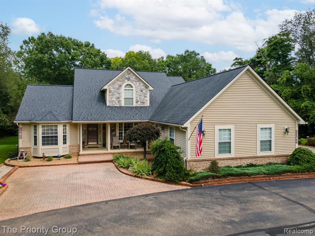 1761 Twin Lakes Boulevard Property Photo 1