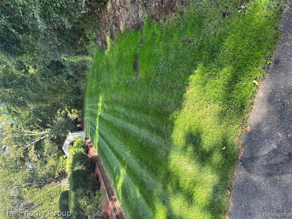 1761 Twin Lakes Boulevard Property Photo 8
