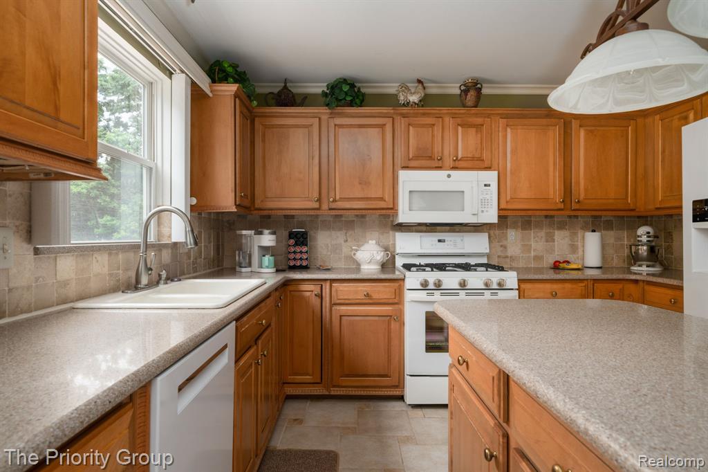 1761 Twin Lakes Boulevard Property Photo 17