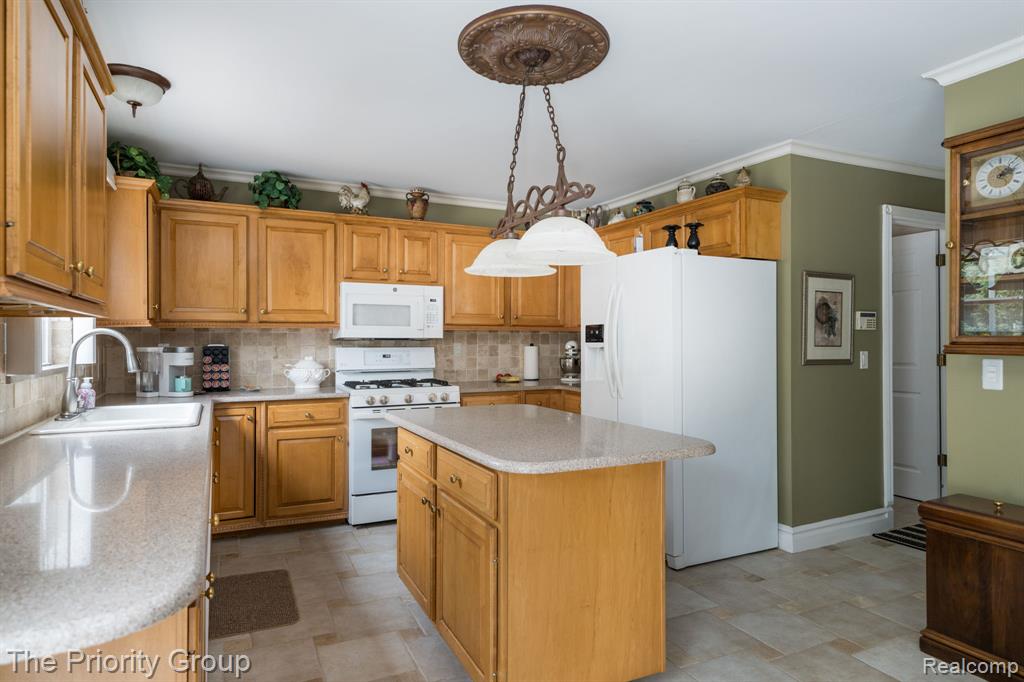 1761 Twin Lakes Boulevard Property Photo 19
