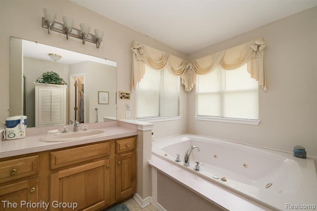 1761 Twin Lakes Boulevard Property Photo 27