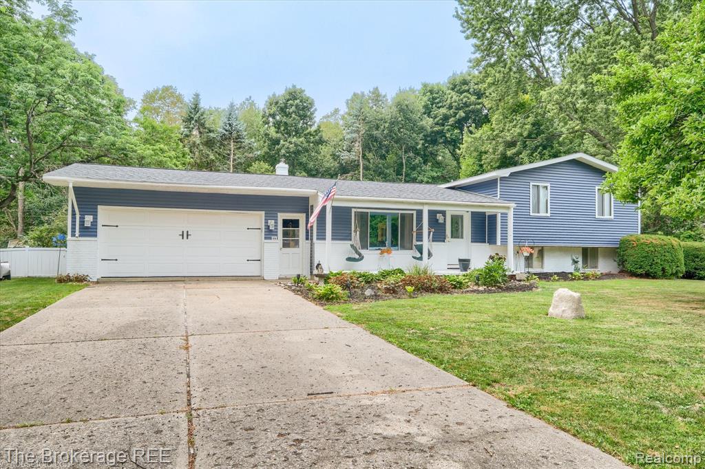 2127 Holly Tree Drive Property Photo 1
