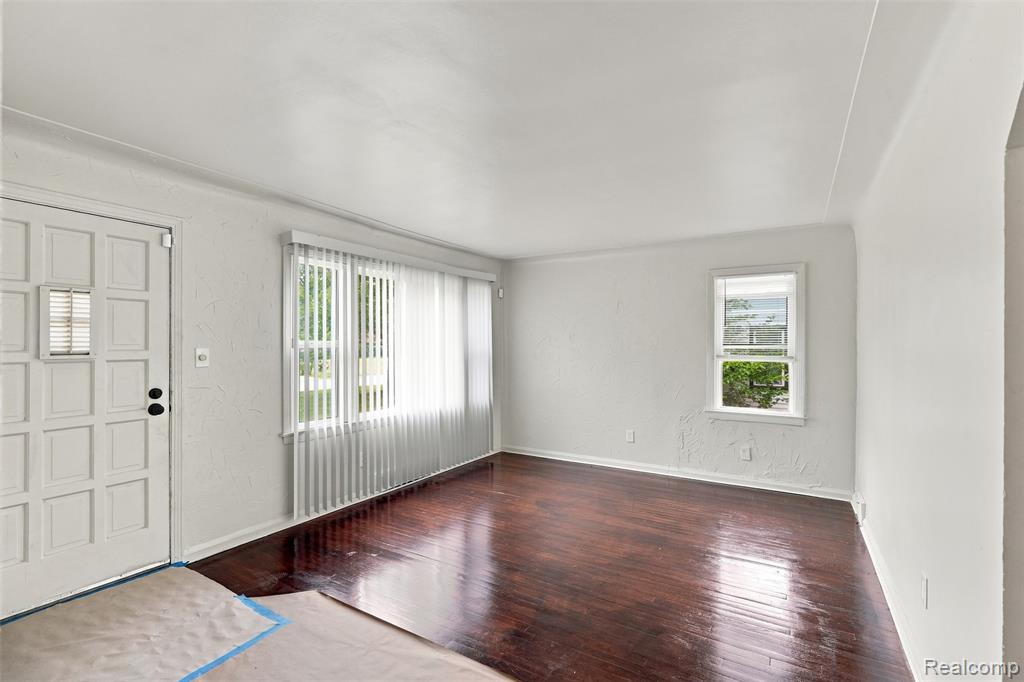 2229 E 8 Mile Road Property Photo 4