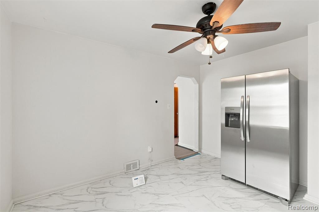 2229 E 8 Mile Road Property Photo 10