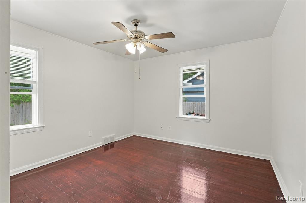 2229 E 8 Mile Road Property Photo 12