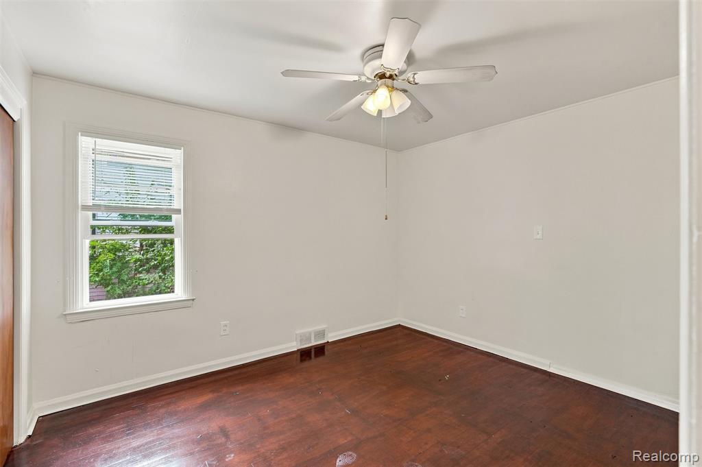 2229 E 8 Mile Road Property Photo 13