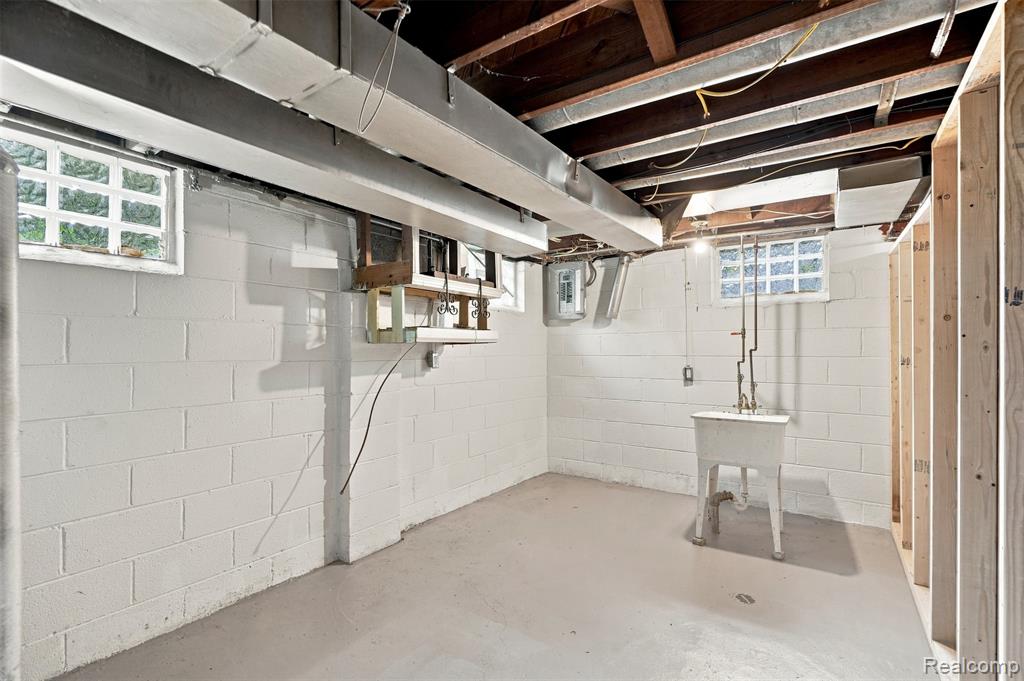 2229 E 8 Mile Road Property Photo 21