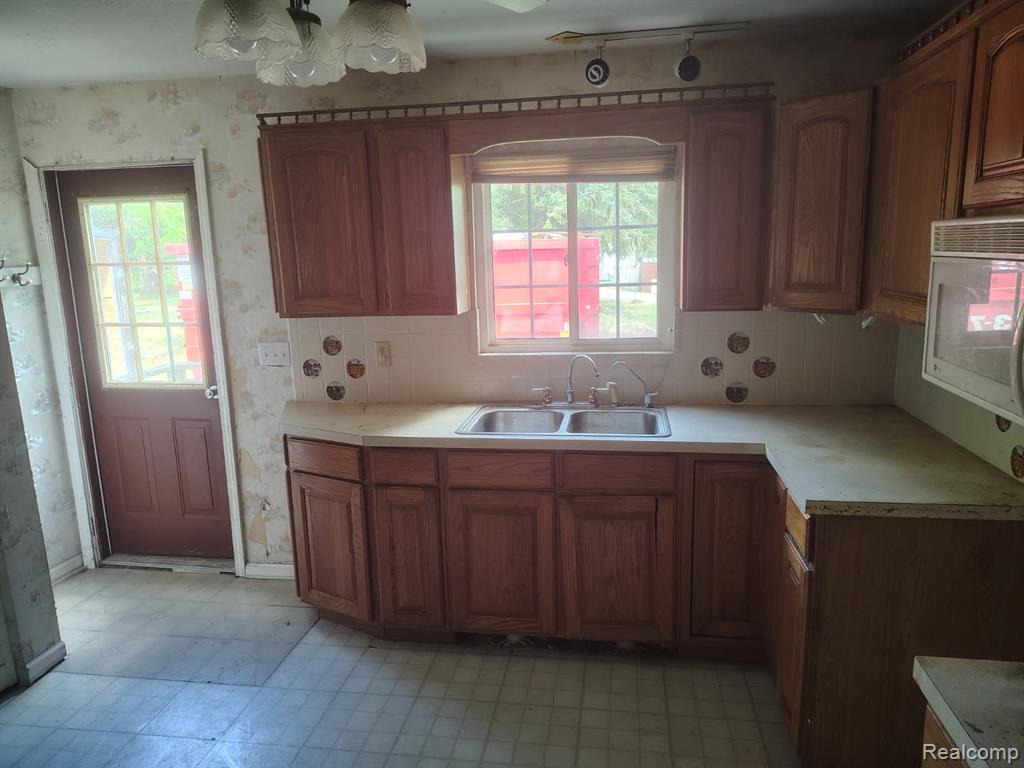 9436 E Bennington Road Property Photo 7