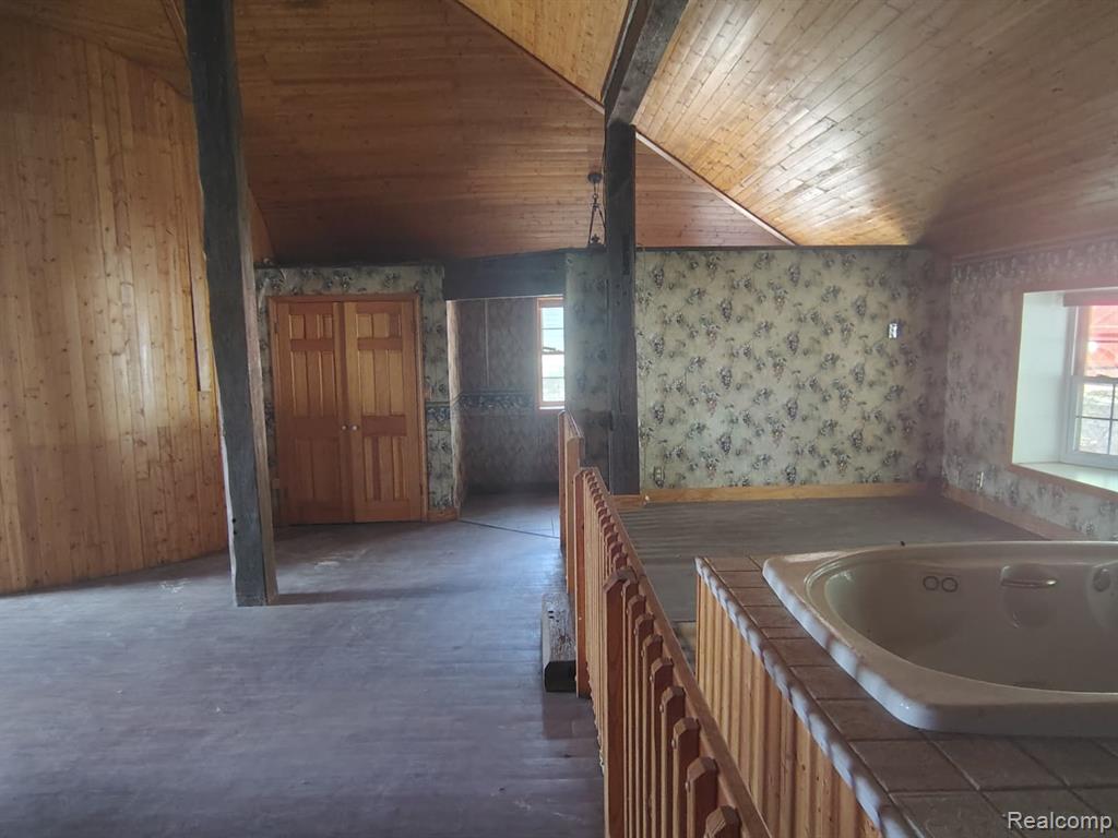 9436 E Bennington Road Property Photo 17