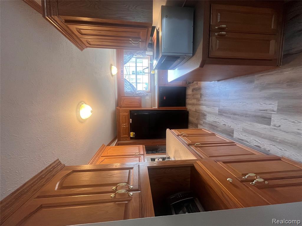 8304 Hidden Hollow Property Photo 4