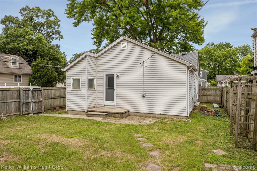 23465 Easterling Avenue Property Photo 19