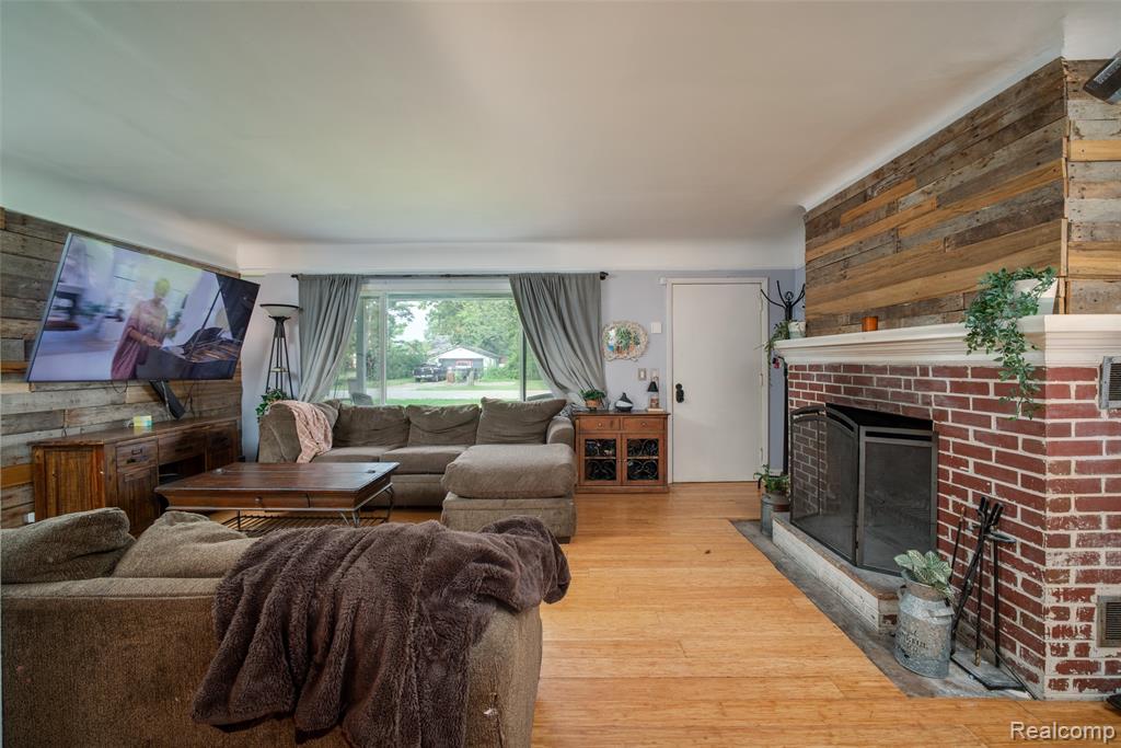14615 Cornell Street Property Photo 4
